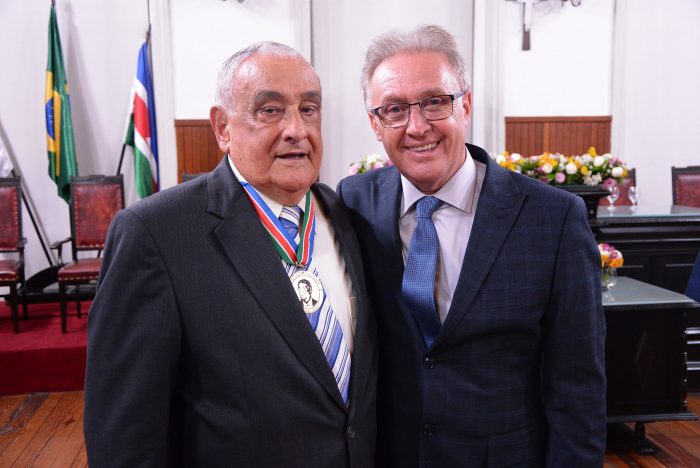Tarcísio Delgado e o vereador Juraci Scheffer, na Câmara 1 Tarcísio Delgado e o vereador Juraci Scheffer, na Câmara