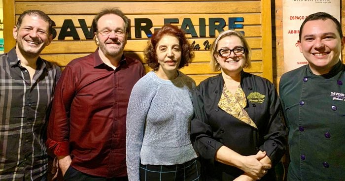 Eduardo Brigolini, Antenor e Elimar Salzer Rodrigues, com os 'chefs' Shideh Bartar Isfahan e Gabriel Bastos, no jantar persa 1 Eduardo Brigolini, Antenor e Elimar Salzer Rodrigues, com os 'chefs' Shideh Bartar Isfahan e Gabriel Bastos, no jantar persa do Savoir-Faire