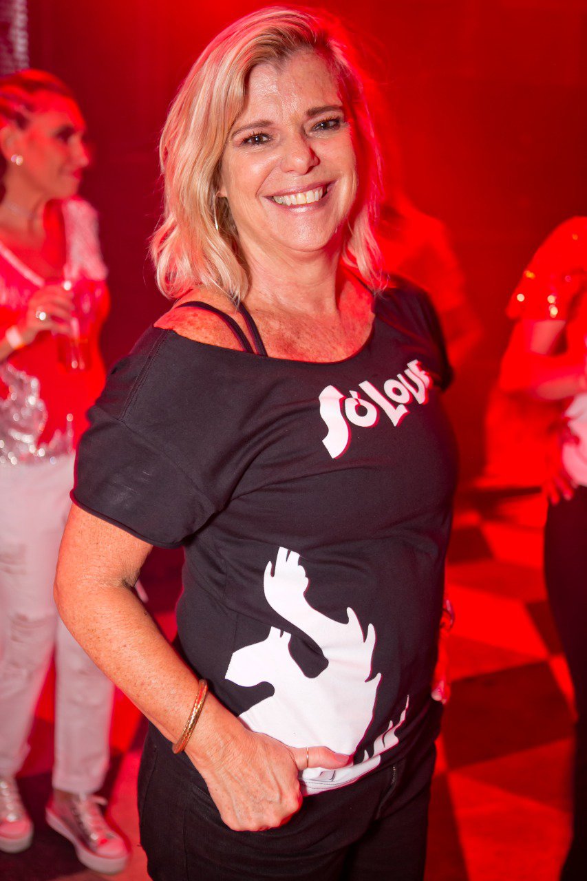 Os irmãos Wilson Sideral e Rogério Flausino ladeados por Nívea Siqueira, Carla Detoni e Ícaro Rodrigues na movimentada noite de show no Cultural 2 Mônica Baldi clicada na festa do Bloco Só Love, no Privilège Foto: Wanderson Monteiro