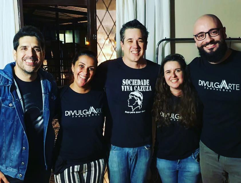 Os irmãos Wilson Sideral e Rogério Flausino ladeados por Nívea Siqueira, Carla Detoni e Ícaro Rodrigues na movimentada noite de show no Cultural 1 Os irmãos Wilson Sideral e Rogério Flausino ladeados por Nívea Siqueira, Carla Detoni e Ícaro Rodrigues na movimentada noite dominical no Cultural FotO: Brenda Marques