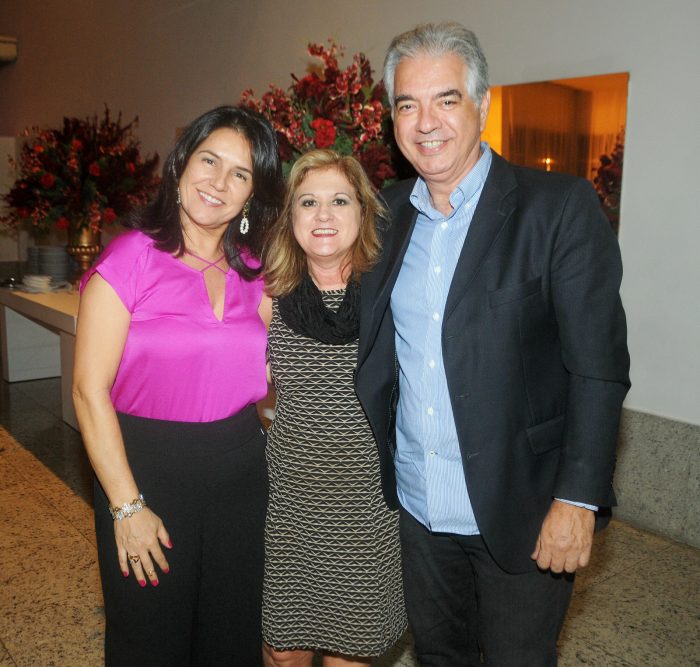 Celeste Negrão, Renata e Manoel Barbosa clicados na Vinho & Ponto 2 Isabela Andrade ladeada por Fernanda e Carlos Eduardo Loures em noite de festa no Marcellu’s Aero Foto: Andréa Ottoni