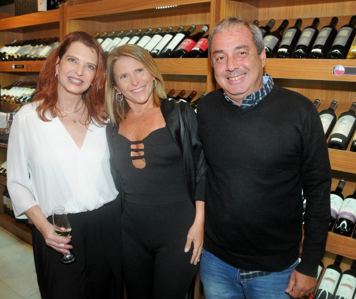 Celeste Negrão, Renata e Manoel Barbosa clicados na Vinho & Ponto 1 Celeste Negrão, Renata e Manoel Barbosa clicados na Vinho & Ponto Foto: Andréa Ottoni