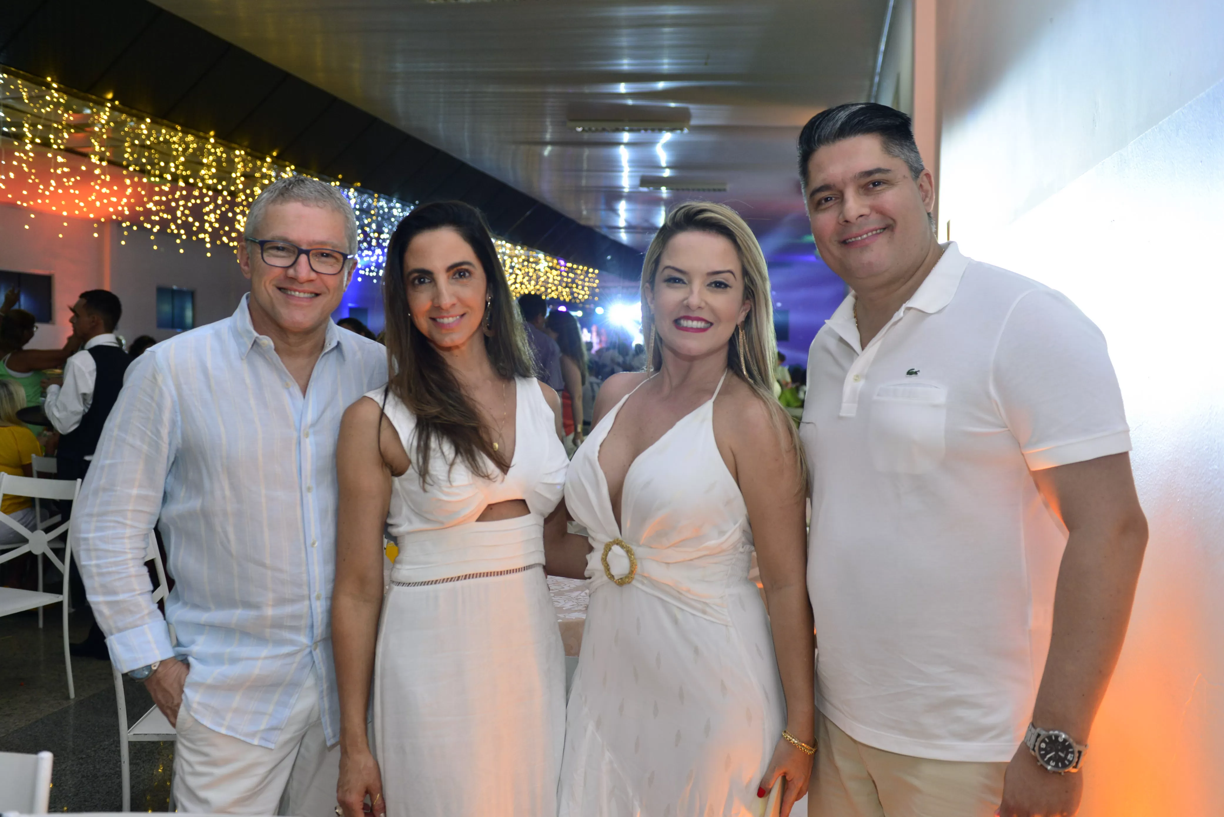 Célio e Mônica Passos Chagas, Lilian Carvalho e Alexandre Moreira no réveillon do Hotel Green Hill 1 Célio e Mônica Passos Chagas (aniversariante deste sábado), Lilian Carvalho e Alexandre Moreira no réveillon do Hotel Green Hill Foto: Aelson Amaral