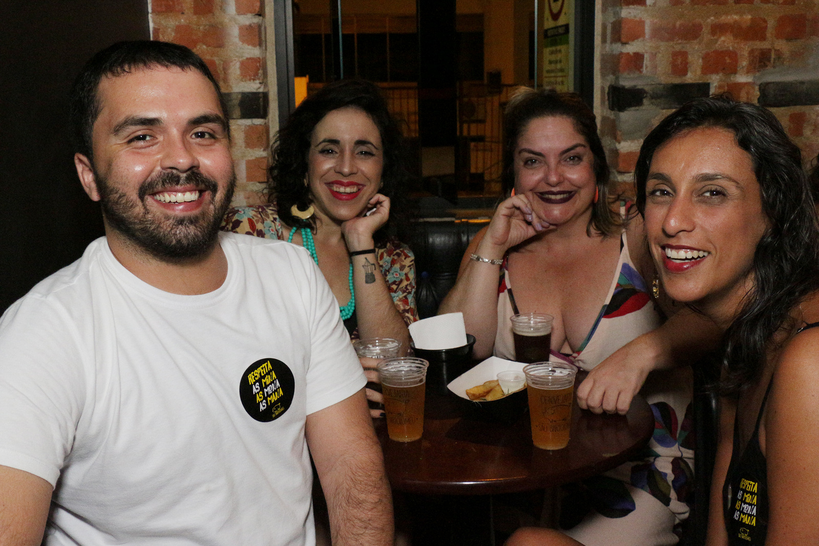 Breno Motta, Júlia Pessoa, Beatriz Inhudes e a 'chef' Ingrid Borges no clima pré-carnavalesco do Muzik 1 Breno Motta, Júlia Pessoa, Beatriz Inhudes e a 'chef' Ingrid Borges no clima pré-carnavalesco do Muzik Foto: Guilherme Ovídio
