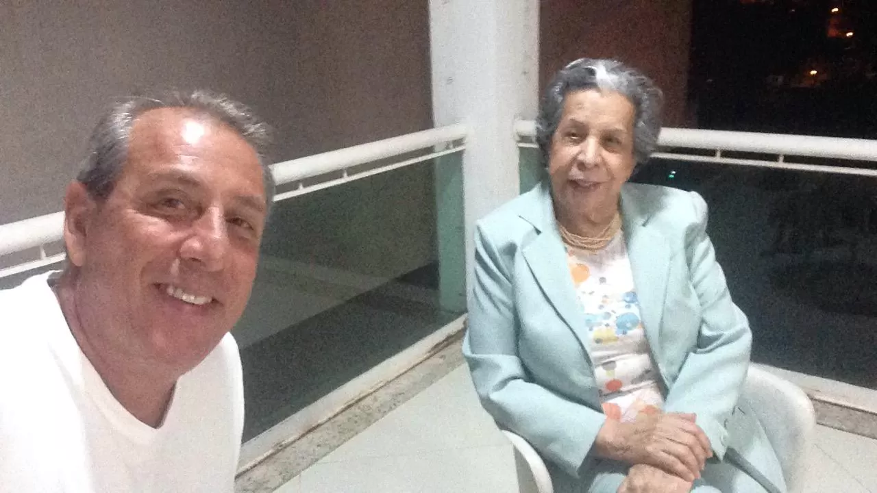 Marcelo Montenegro e sua mãe Aparecida, em noite de festa no Granville