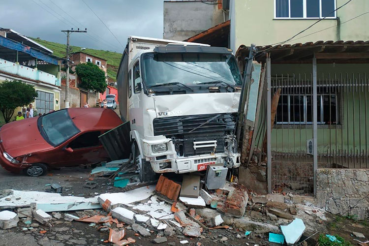 acidente-bairro-amazonia-by-bombeiros1 acidente-bairro-amazonia-by-bombeiros1