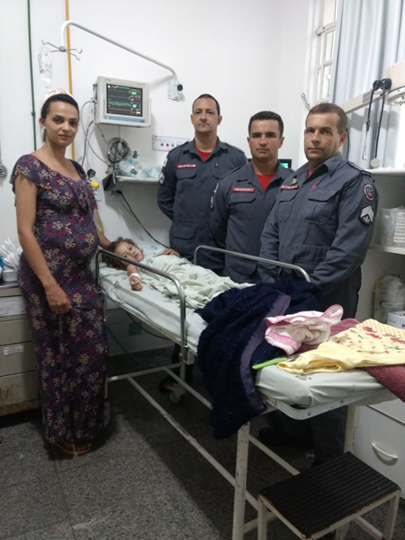 Bombeiros de Barbacena salvam criança afogada em piscina de casa 1 criança afogamento bombeiros
