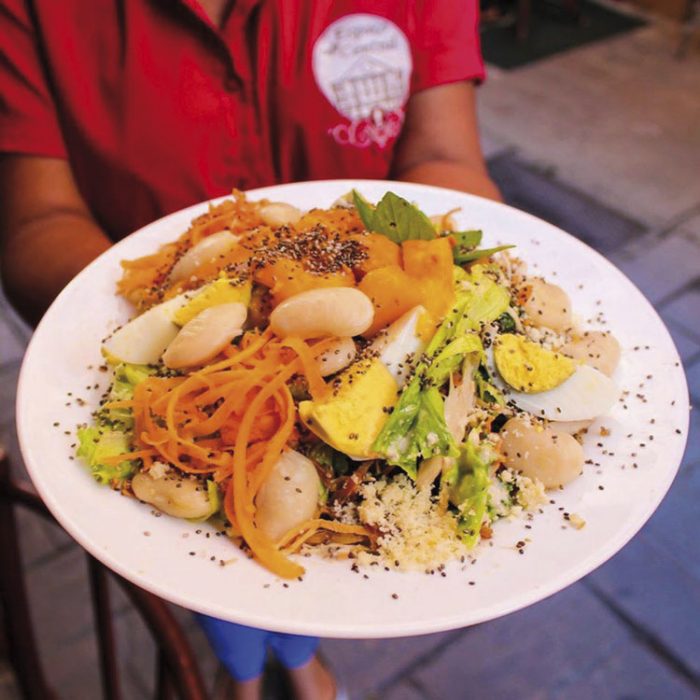 Cheesehouse - 🙌 Um bom almoço executivo já te faz se apaixonar pela  entrada! ⠀ Essa é a nossa deliciosa salada Caesar, alface americana,  rúcula, tomate cereja, corutos, parmesão e molho rancho