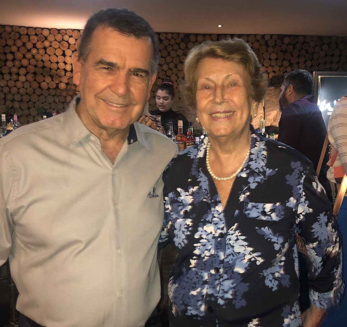 Honório Carvalho, recebendo Terezinha de Landa no jantar do Assunta 1 Honório Carvalho, recebendo Terezinha de Landa no jantar do Assunta
