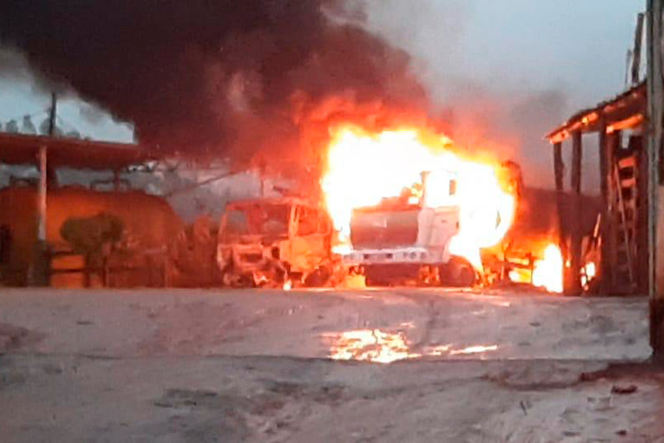 Caminhões da Prefeitura de Santa Barbara do Monte Verde pegam fogo em garagem 1 Incêndio Santa Bárbara Bombeiros 1