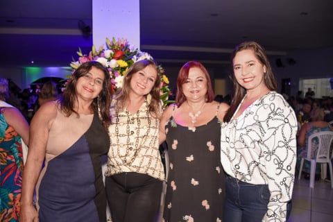 1 Lígia Seccadio Adriana Machado Soares Antonieta Lopardi e Ana Paula Felippe