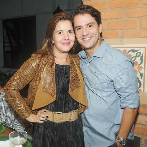 Raphaela Freitas realçando sua beleza e charme 2 Alethéia Westermann e PC Lourenço clicados em noite de festa