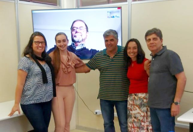 Doutorado no Rio: A professora da Estácio, Frâncila Weidt Neiva comemora a aprovação no doutorado em informática pela UFRJ. A tese "An innovative approach to support the transfer of expertise-based intuition" foi aprovada por unanimidade. Na foto, Adriana Vivacqua, Frâncila, Marcos Borges (orientador que mora na Espanha), Paulo Victor, Flávia Santoro e José Maria Nazar.