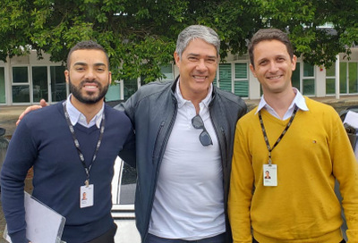 Willian Bonner entre Daniel Pereira e Thiago Baldiotti Cevidanes, da Juiz de Fora Audi Center  