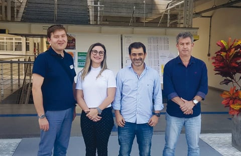 Parceria internacional: O curso de odontologia da Suprema assinou contrato de cooperação internacional, possibilitando que dez dentistas iniciem a pós-graduação na faculdade. O professor esloveno Blaz Cigole, Giovana Carboni (do setor de relacionamento internacional da SIN - Sistema de Implante) clicados com o coordenador, Rodrigo Guerra e o diretor, Djalma Rabelo Ricardo.