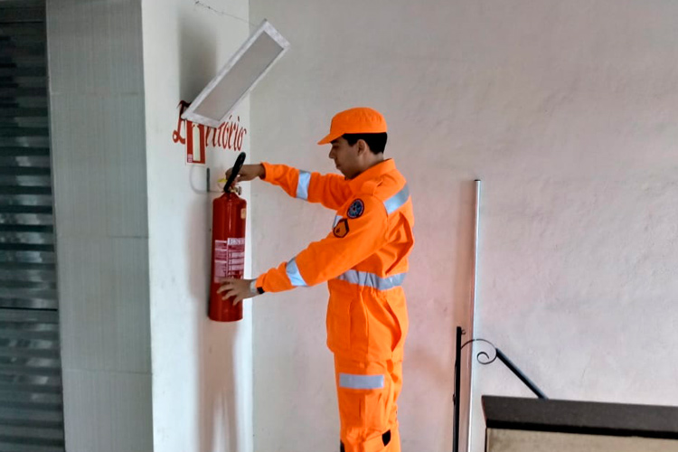 Bombeiros vistoriam imóveis comerciais, e mais da metade apresenta irregularidade 1 fiscalização divulgação bombeiros