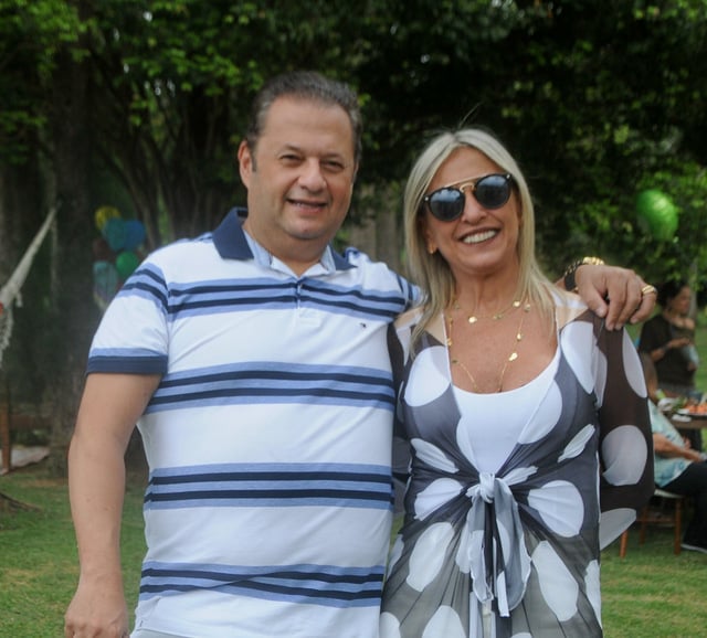 Isadora Mariano e Gabriel Zacharias com a filha Valentina 2 Luiz Antônio e Karla Naresi Foto: Andréa Ottoni
