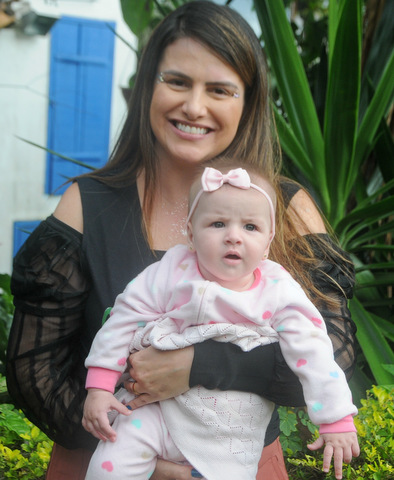AOT_5290 Mariana Ferenzini com Luisa 200420