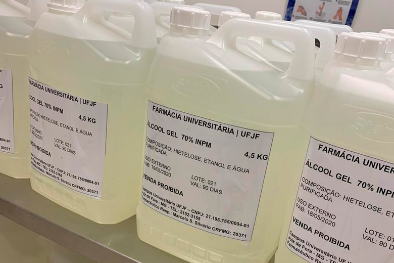 UFJF finaliza parceria com a PJF com entrega de 3 toneladas de álcool gel 1 3UFJF entrega álcool em gel by Marcelo Silvério