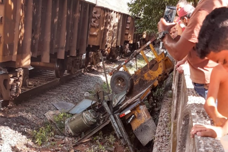 colisão-trem-caminhão-serraria-by-reprodução-2