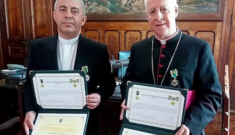 dom gil recebe medalha Divulgação 4ª Brigada de Infantaria Leve Montanha