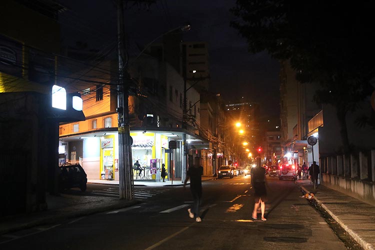 PJF contabiliza 1.218 solicitações de reparo em pontos de iluminação pública 1 iluminacao rua by fernando priamo