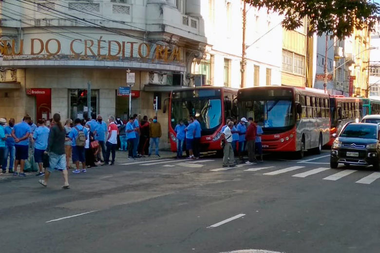 Trabalhadores do transporte público fazem manifestação no Centro 1 protesto by thiago debortoli