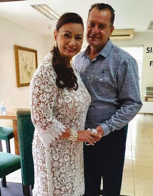 Ana Lívia Silva 2 Áurea Almeida e Gilberto Rodrigues trocaram as alianças em cerimônia no civil, no Cartório Cobucci