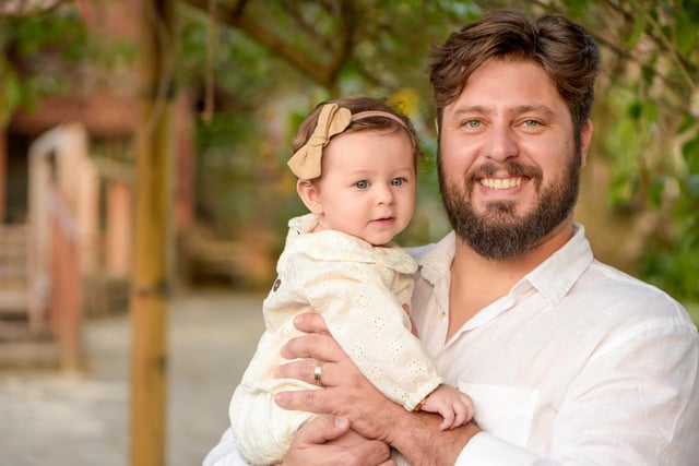 Lucas Gomes Gaio com a filha Lis-001