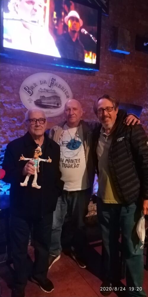 O aniversariante Armando (Mamão) Aguiar com Waney Rocha e Ronaldo Filgueiras, nas comemorações de seus 82 anos no Bar da Fábrica 1 O aniversariante Armando (Mamão) Aguiar com Waney Rocha e Ronaldo Filgueiras, nas comemorações de seus 82 anos no Bar da Fábrica