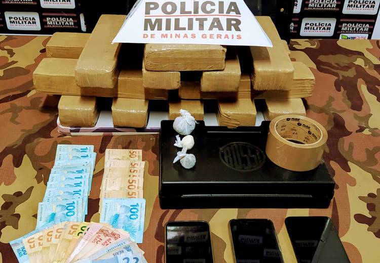 PM apreende 14 quilos de maconha em apartamento na Zona Norte 2 maconha zona norte by divulgação pm
