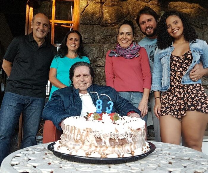 Flávio e Patrícia Ribeiro Bara, Maurício Mattos Ribeiro (comemorando 83 anos), Suely Ribeiro e o filho Maurício com Michelly Campos 2 Flávio e Patrícia Ribeiro Bara, Maurício Mattos Ribeiro (comemorando 83 anos), Suely Ribeiro e o filho Maurício com Michelly Campos