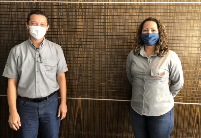 O novo diretor da ArcelorMittal, Eduardo de Oliveira Diniz e a gerente de RH e Comunicação, Giuliana Marinho na visita ao Grupo Solar 1 O novo diretor da ArcelorMittal, Eduardo de Oliveira Diniz e a gerente de RH e Comunicação, Giuliana Marinho na visita ao Grupo Solar