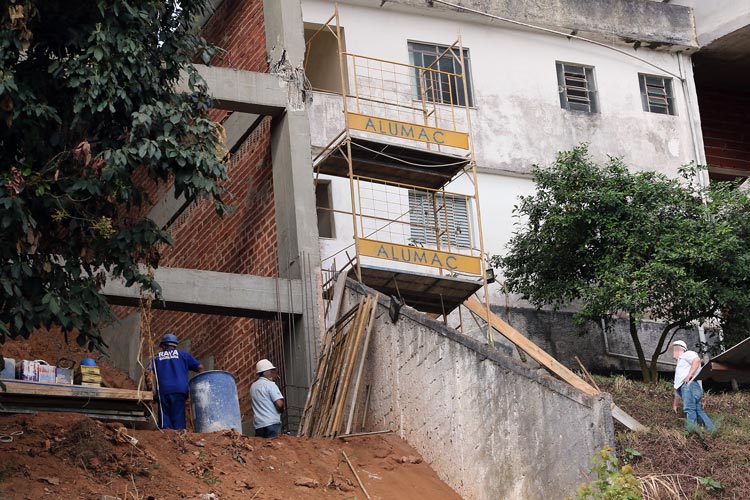 Obras no prédio fernando priamo 13