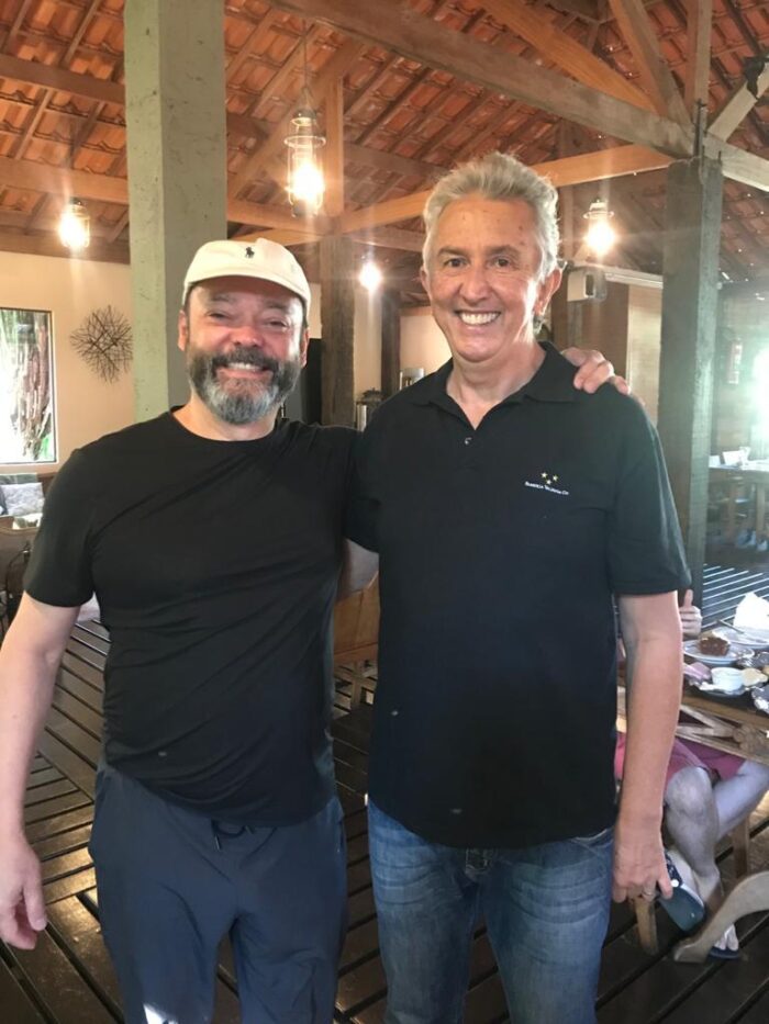 Mauro Cruz, exibindo seu novo visual, e José Cândido Gonçalves na manhã dominical do Serra do Ibitipoca Hotel de Lazer 1 Mauro Cruz, exibindo seu novo visual, e José Cândido Gonçalves na manhã dominical do Serra do Ibitipoca Hotel de Lazer