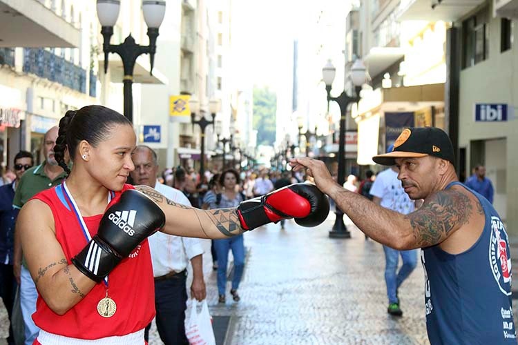 Imagem: Bia Ferreira segue os passos do pai e se torna referência no boxe