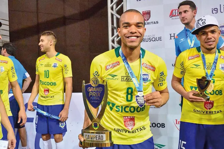 Melhor jogador de futsal do mundo, Ferrão projeta segunda fase da Champions  League, futsal