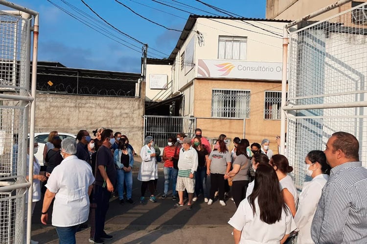 Moradores realizam manifestação em frente à UBS de Santa Luzia 1 manifestação ubs santa luzia