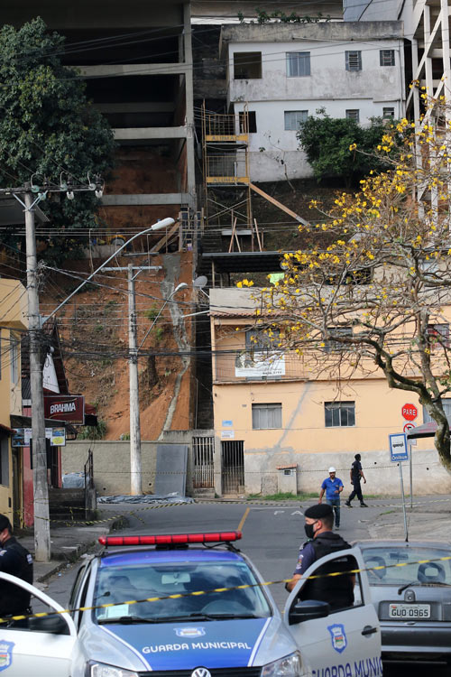 Edifício interditado no Cruzeiro do Sul tem novo estalo na estrutura 2 predio 5