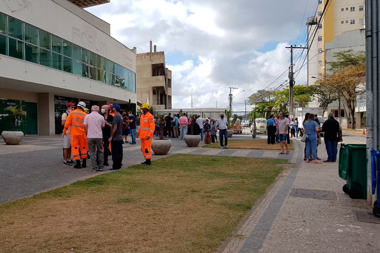Prédio interditado recebe obras de recuperação de estrutura 3 predio by leticya bernadete1