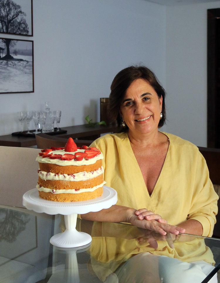 Naked de chocolate branco e morango Faça um bolo festivo em casa