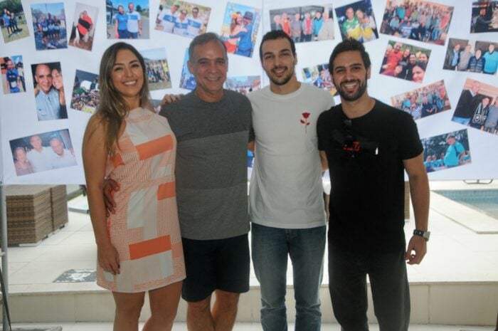 Eduardo Benjamin dos Santos, aniversariante de destaque hoje e novo integrante do time dos “sessentões”, ao lado dos filhos Marina, Felipe e Eduardo 1 Eduardo Benjamin dos Santos, aniversariante de destaque hoje e novo integrante do time dos “sessentões”, ao lado dos filhos Marina, Felipe e Eduardo Foto: Andréa Ottoni