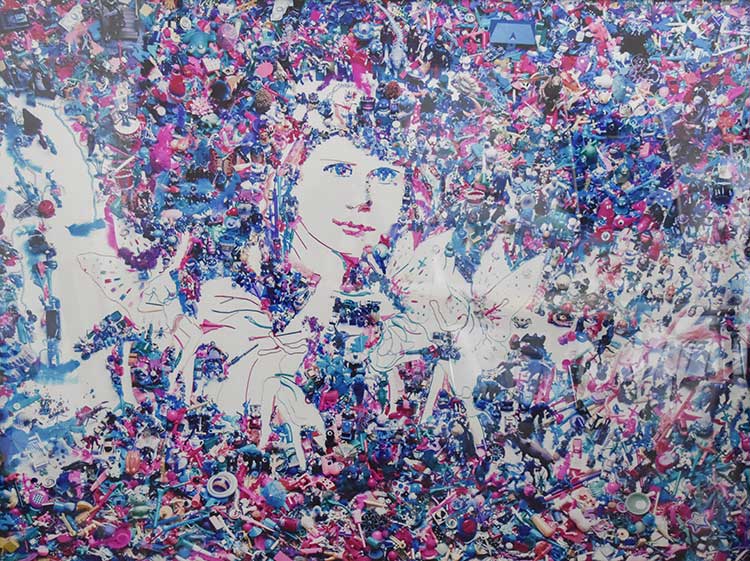 Vik Muniz The Cottingley Fairies Elsie Wright Rebus Series 2004 – impressão sobre papel 1895 por 253 cm com moldura Foto Gustavo Tempone UFJF