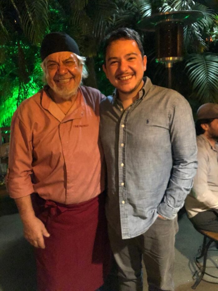Brenda Fernandes ilumina o domingo de primavera 2 Os 'chefs' Paulinho Fratelli e Gabriel Bastos clicados no jantar italiano do Raízes