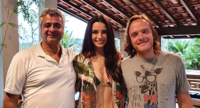 Ronaldo Miana com a Miss Universo Brasil 2020, Júlia Gama e Pedro Gui 1 Ronaldo Miana com a Miss Universo Brasil 2020, Júlia Gama e Pedro Gui