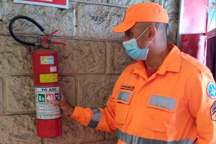 Operação Alerta Vermelho multa e notifica 16 estabelecimentos em Juiz de Fora 1 operação alerta vermelho divulgação corpo de bombeiros