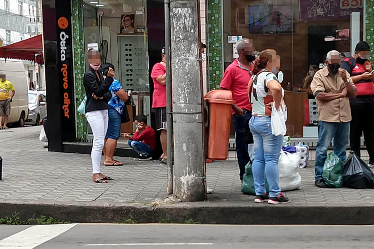 pessoas sem máscara leticya bernadete 2