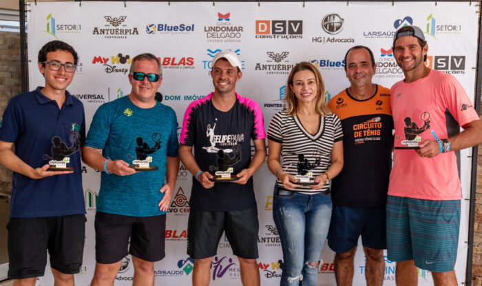Ygor Guimarães, Bruno Lamas, Felipe Paiva, Lucilane Assis, Miguel de Oliveira e Felipe Miana 1 Ygor Guimarães, Bruno Lamas, Felipe Paiva, Lucilane Assis, Miguel de Oliveira e Felipe Miana, finalistas do 2º Torneio Alphaville de Tênis, que foram premiados com ‘kit’ da Antuérpia