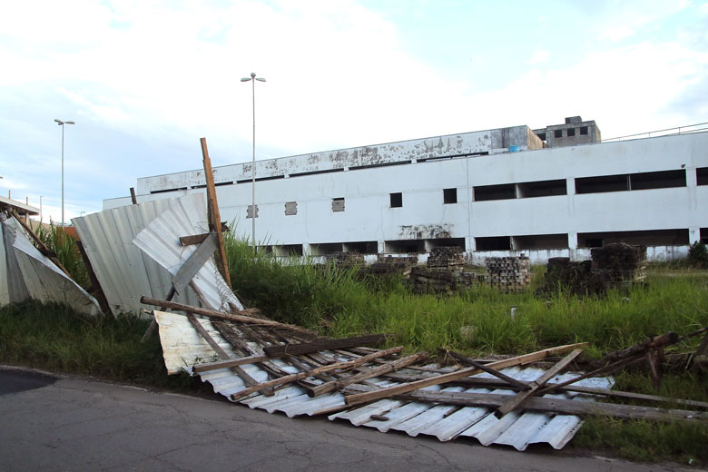 Tapume do Hosp Regional fernando priamo 7