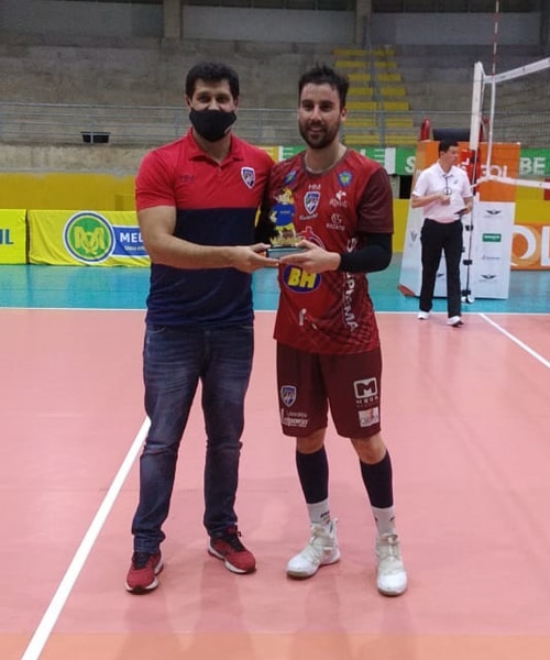 Na volta ao profissional, JF Vôlei bate Minas no tie-break na